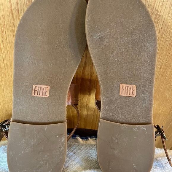 FRYE women’s leather size 9 sandals, flats with adjustable strap - Picture 10 of 10